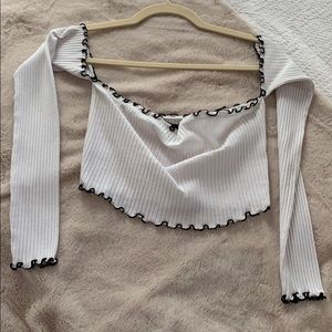 Long sleeve crop top.